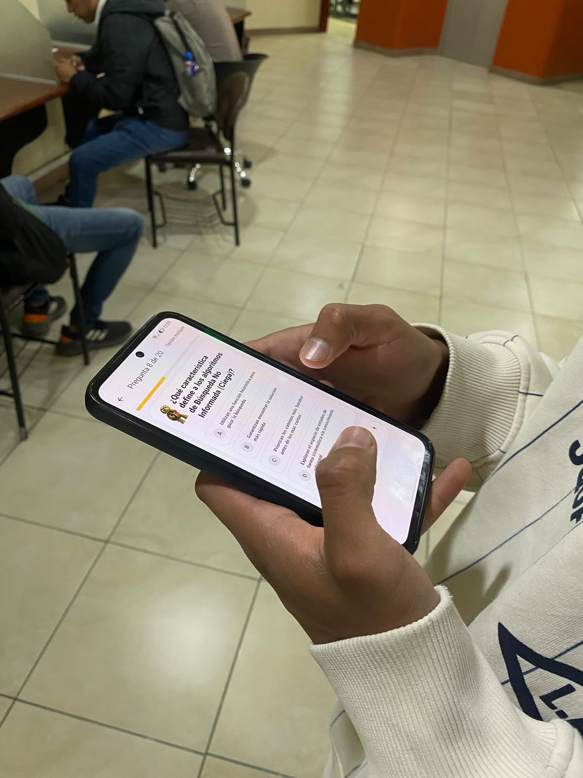 Examen de TestingAsking en un teléfono